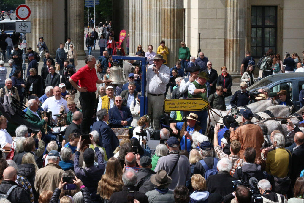 Friedensglocken–Treck unterwegs nach Jerusalem